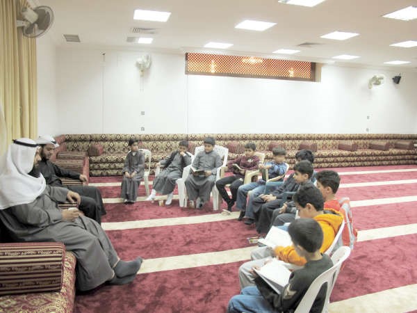 احدى حلقات تحفيظ القران الكريم﻿