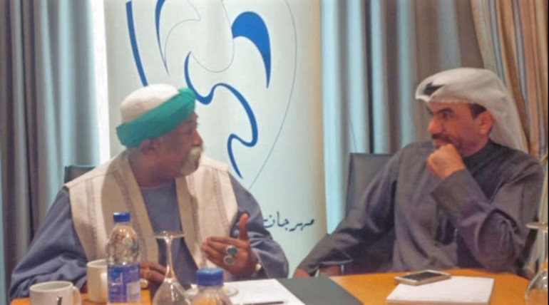 علي مهدي مع الزميل مفرح الشمري في المؤتمر