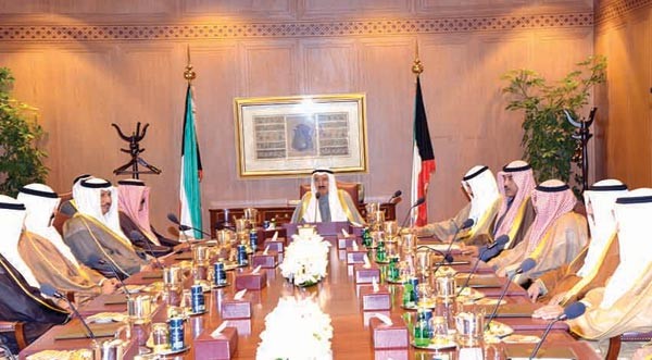 صاحب السمو الامير الشيخ صباح الاحمد مترئسا اجتماعا استثنائيا لمجلس الوزراء بحضور سمو ولي العهد الشيخ نواف الاحمد ورئيس مجلس الامة مرزوق الغانم