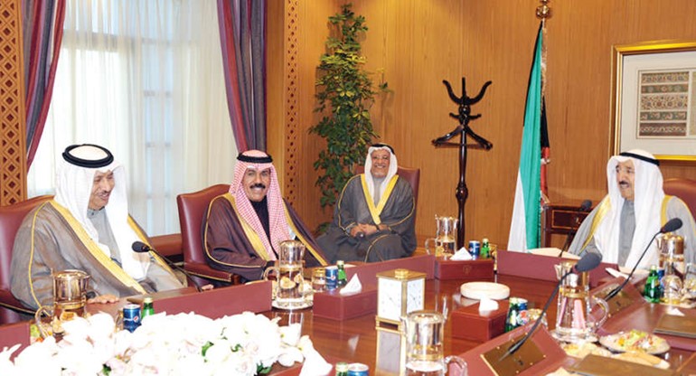 صاحب السمو الامير الشيخ صباح الاحمد مترئسا الجلسة الاستثنائية لمجلس الوزراء بحضور سمو ولي العهد الشيخ نواف الاحمد وسمو رئيس الوزراء الشيخ جابر المبارك والشيخ علي الجراح