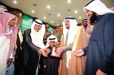 بالفيديو.. طفل سعودي يتحدث بطلاقة أمام نائب أمير القصيم عن الأمن الفكري