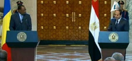 بالفيديو.. رئيس تشاد يثير ضحك السيسي 