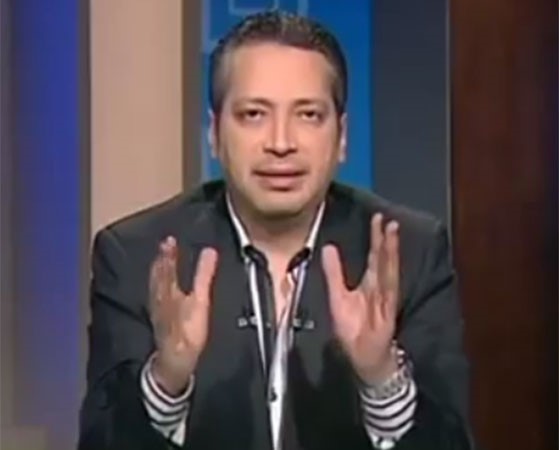 بالفيديو.. اعلامي لـ فنانات مصر: "بتحبوا تتعروا ليه؟"
