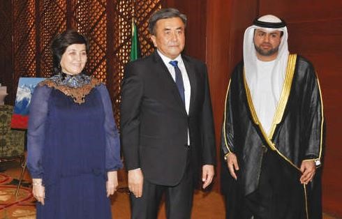 القائم بالاعمال الاماراتي يبارك ﻿