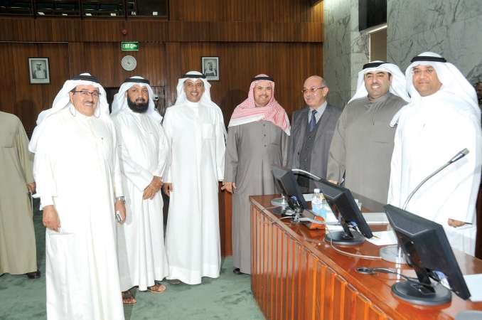 مشعل الجويسري واسامة العتيبي ومحمد غزاي ومهلهل الخالد ومانع العجمي واحمد الفضالة والمستشار القانوني 