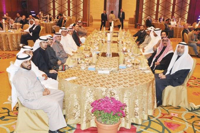 لقطة جماعية للحضور خلال حفل التكريم