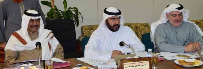 خليل الصالح وسعدون حماد وحمد سيف خلال اجتماع اللجنة الصحية