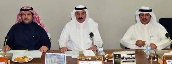 ماجد موسى وعبدالله المعيوف وسلطان اللغيصم خلال اجتماع لجنة الداخلية والدفاع﻿
