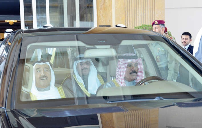 صاحب السمو الامير الشيخ صباح الاحمد لدى وصوله برفقة سمو ولي العهد الشيخ نواف الاحمد﻿