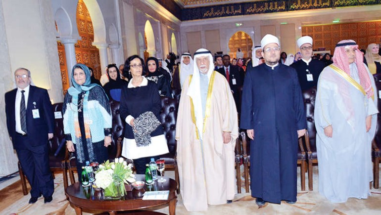 الشيخ خالد الجراح ووزير الاوقاف المصري وعبد العزيز الغنام والشيخة امثال الاحمد ود فايزة الخرافي﻿