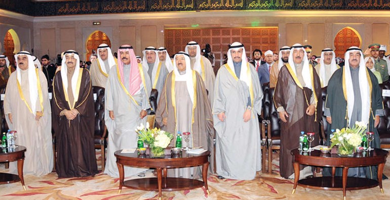 صاحب السمو الامير الشيخ صباح الاحمد وسمو ولي العهد الشيخ نواف الاحمد ورئيس مجلس الامة مرزوق الغانم وجاسم الخرافي والشيخ جابر العبد الله والشيخ فيصل السعود وسمو الشيخ ناصر المحمد خلال الحفل ﻿