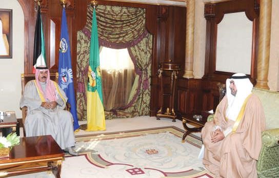 سمو ولي العهد الشيخ نواف الاحمد مستقبلا الشيخ ثامر العلي﻿