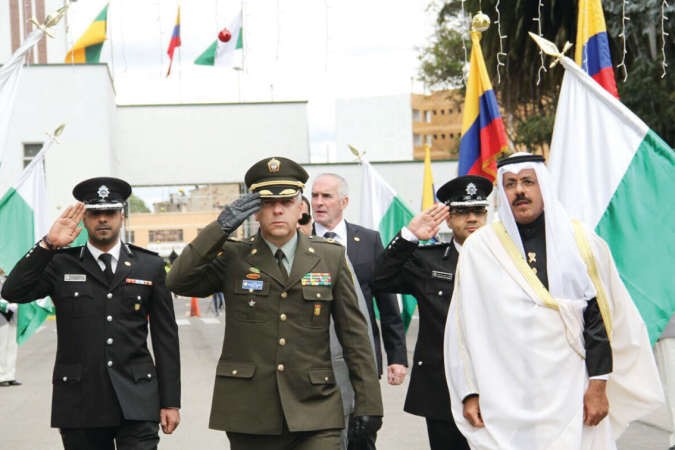 الشيخ احمد النواف مع بالامينو رودريغو خلال حفل الاستقبال