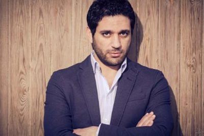بالصور.. حسن الرداد يتلقى العزاء في وفاة خاله