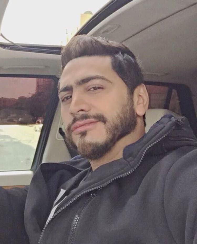 تامر حسني يأسر قلوب معجباته بهذه الصورة.. ويحصد 100 ألف إعجاب