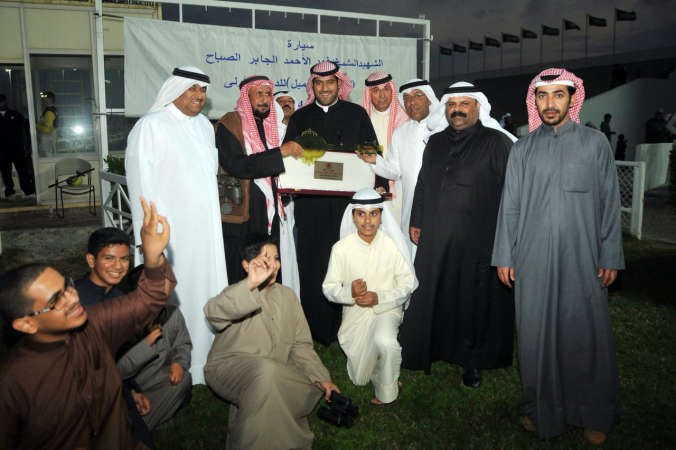 الشيخ فهد الخالد يسلم مفتاح السيارة الى اسطبل الابرق﻿