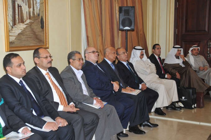 خالد الجارالله وضاري العجران وعدد من اعضاء الوفد المصري محمد هاشم