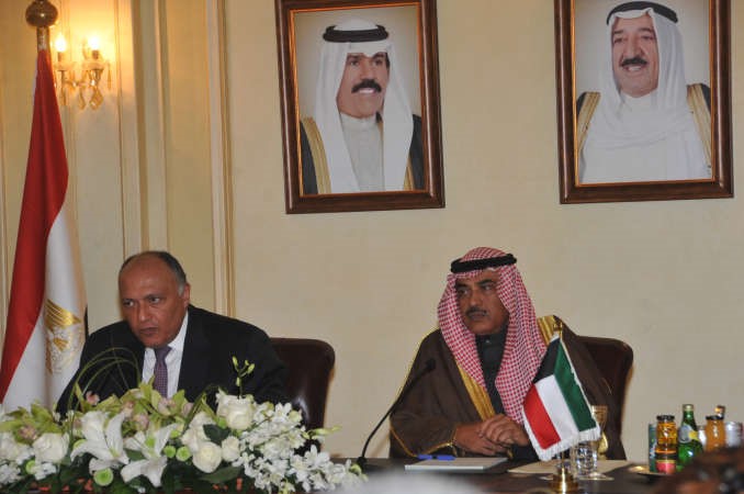 الشيخ صباح الخالد وسامح شكري خلال المؤتمر الصحافي