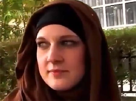 مغنية الراب والهيب هوب اعتنقت الاسلام وتحجبت