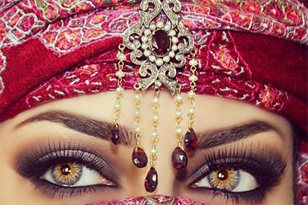 بالصور.. تعرف على "العمانية" صاحبة أجمل عيون ساحرة في العالم
