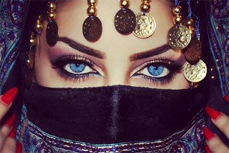 بالصور.. تعرف على "العمانية" صاحبة أجمل عيون ساحرة في العالم
