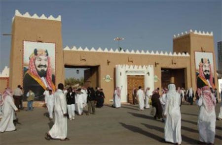 ممثلات ولاعبين ومغنين ألمان في مهرجان الجنادرية!