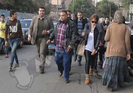 بالفيديو والصور.. لحظات فارقة في أزمة "عز وزينة" بالطب الشرعي.. وظهور شيرين يثير الجدل