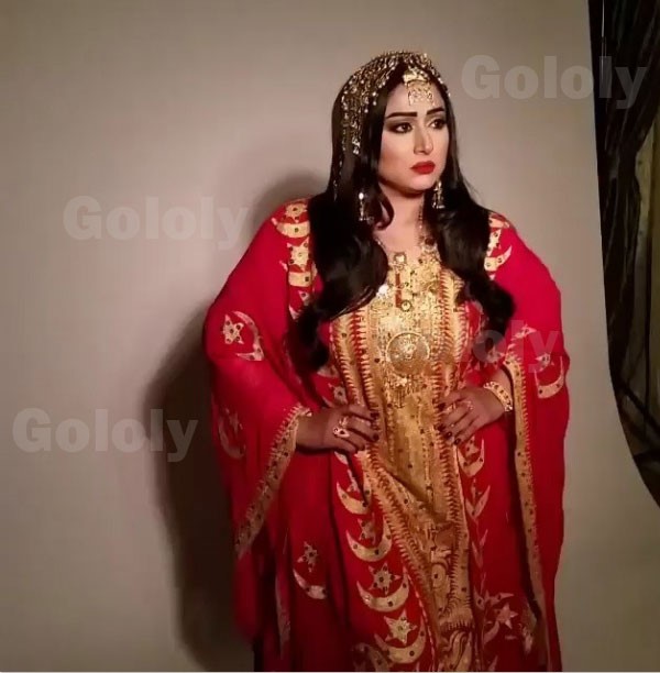 بالصور.. شيماء سبت تحتفل بالعيد القومي للبحرين بعباءة مميزة في جلسة تصوير خاصة