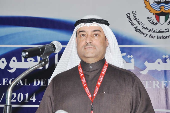 جاسم التويتان ملقيا كلمته احمد علي