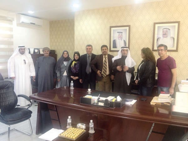 بعض ضيوف مهرجان الكويت المسرحي في زيارة للمعهد