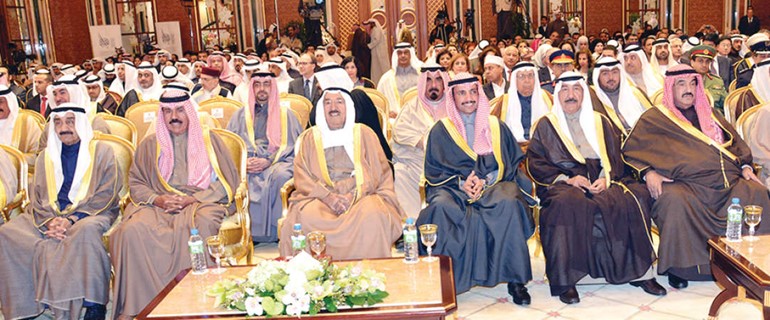 صاحب السمو الامير الشيخ صباح الاحمد وسمو ولي العهد الشيخ نواف الاحمد ومرزوق الغانم وجاسم الخرافي والشيخ جابر العبدالله وسمو الشيخ ناصر المحمد﻿