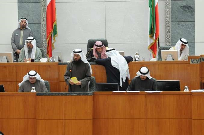 رئيس مجلس الامة مرزوق الغانم ونائبه مبارك الخرينج وامين السر معادل الخرافي على المنصة وتبدو الامانة العامة هاني الشمري
