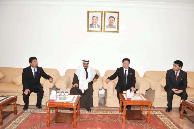 عدد من المعزين مع سفير كوريا الديموقراطية الشعبية﻿