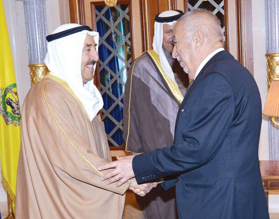صاحب السمو مصافحا دعبدالرحمن العوضي﻿
