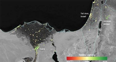 بالصور.. ناسا تنشر لأول مرة صورًا فضائية لمكة والمدينة أثناء الاحتفالات الدينية