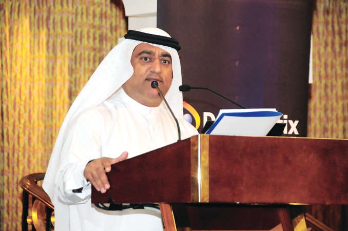علي الكمالي متحدثا خلال المؤتمر﻿