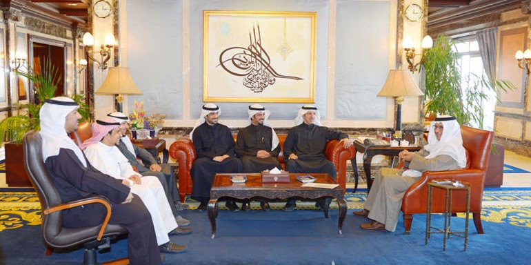 سمو رئيس مجلس الوزراء الشيخ جابر المبارك خلال استقباله رئيس واعضاء الجمعية الكويتية للدفاع عن المال العام﻿