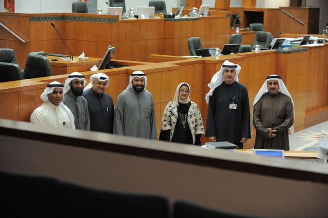 دعلي العمير متوسطا اركان وزارته

