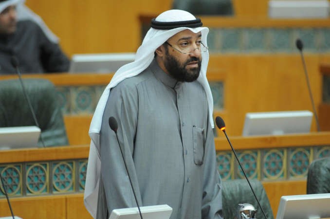 دعلي العمير متحدثا خلال الجلسة
