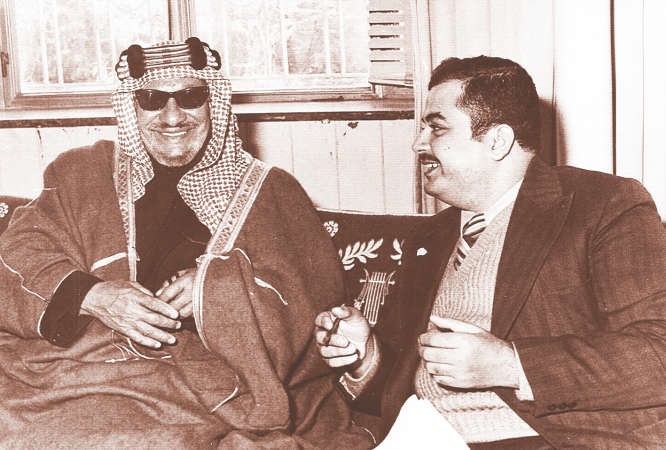 المرحوم الشيخ عبدالله الجابر خلال لقاء مع داحمد ابو سيدو﻿