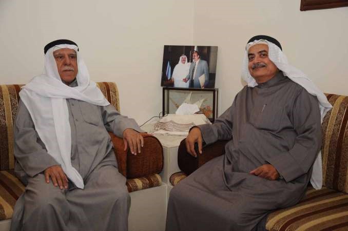 احمد ابوسيدو متحدثا الى الزميل منصور الهاجري خلال اللقاءمحمد خلوصي﻿