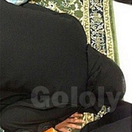 بالصور.. شجون الهاجري تؤدي مناسك العمرة وتنشر صورها بالحجاب