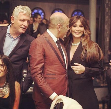 بالصور.. "شورت وجاكيت" اليسا يثيران الجدل لغرابتهما وخروجهما عن المألوف