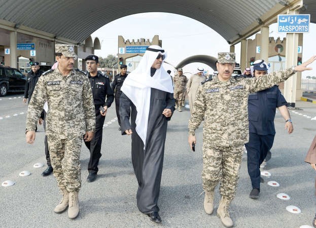 الشيخ فواز الخالد خلال جولته بمنفذ النويصيب 
