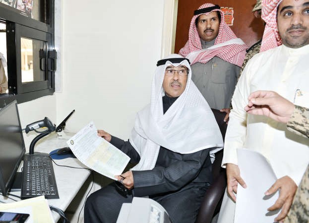 الخالد يدشن خدمة الربط الجمركي 