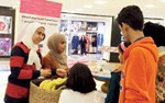 د هايدي السعداوي تعطي ارشادات لزوار المجمع