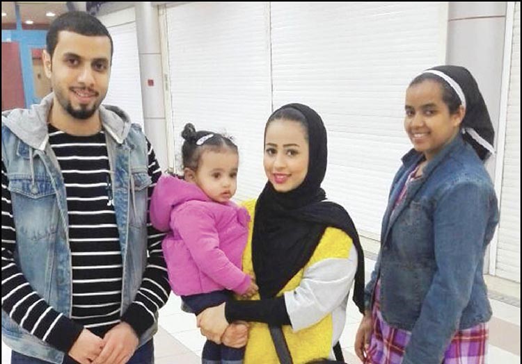 عبدالله المسعود وزوجته ام الجوري وخادمتهما الاثيوبية شيتو