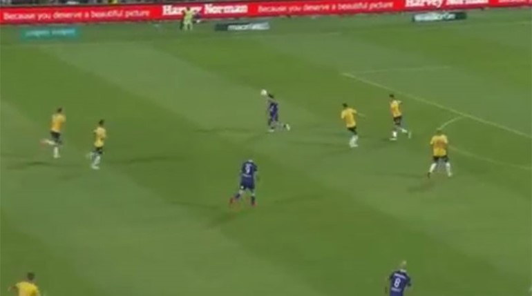 بالفيديو...شاب أسترالي يعانق النجومية بهدف عالمي!