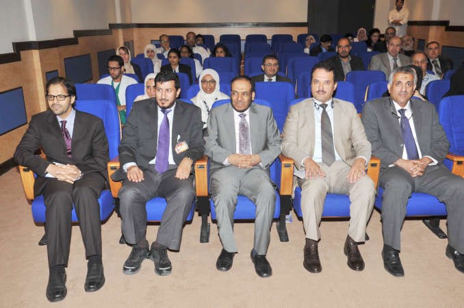 دجمال الحربي متوسطا الحضور قاسم باشا