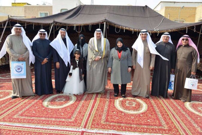 الشيخ فيصل الحمود وبدرية الخالدي وعدد من المشاركين في الملتقى